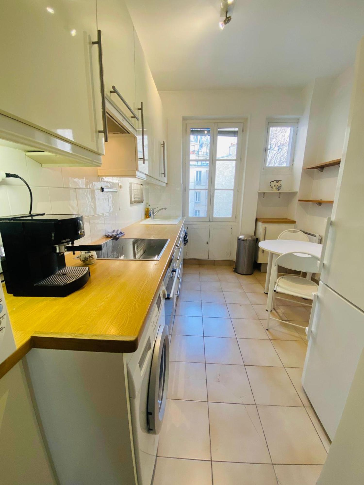 Motte Picquet Theatre Apartment *