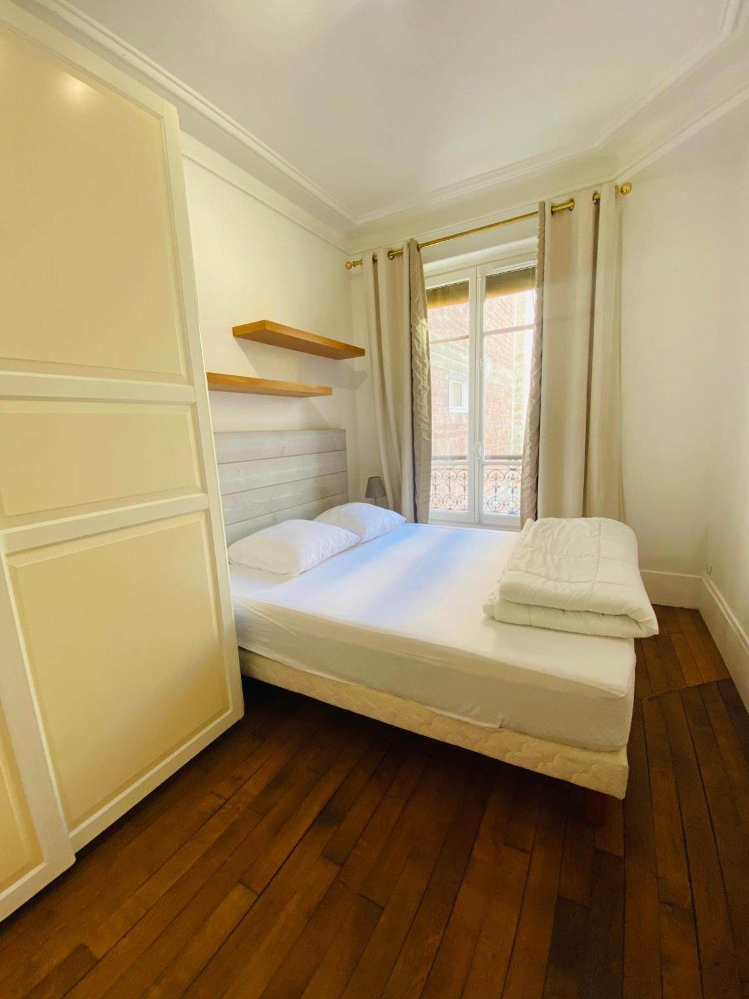 Motte Picquet Theatre Apartment Paris
